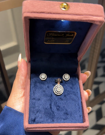 Circula Diamond Halo Diamond Pendant Set