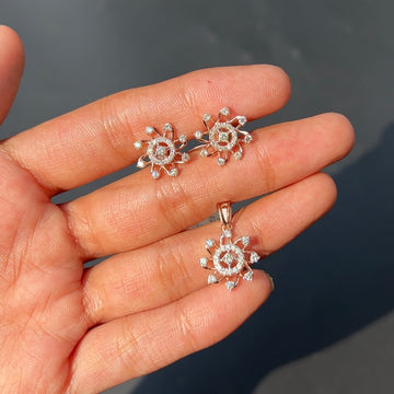 Solaris Diamond Pendant Set