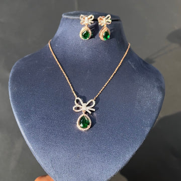 Emeralda Bow Diamond Pendant Set