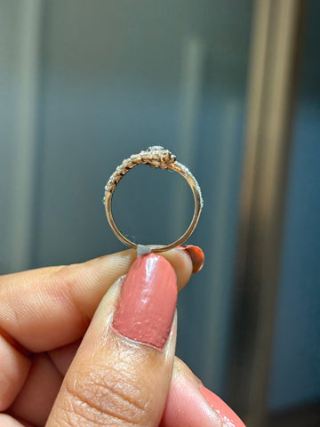 Whirl Gleam Diamond Ring
